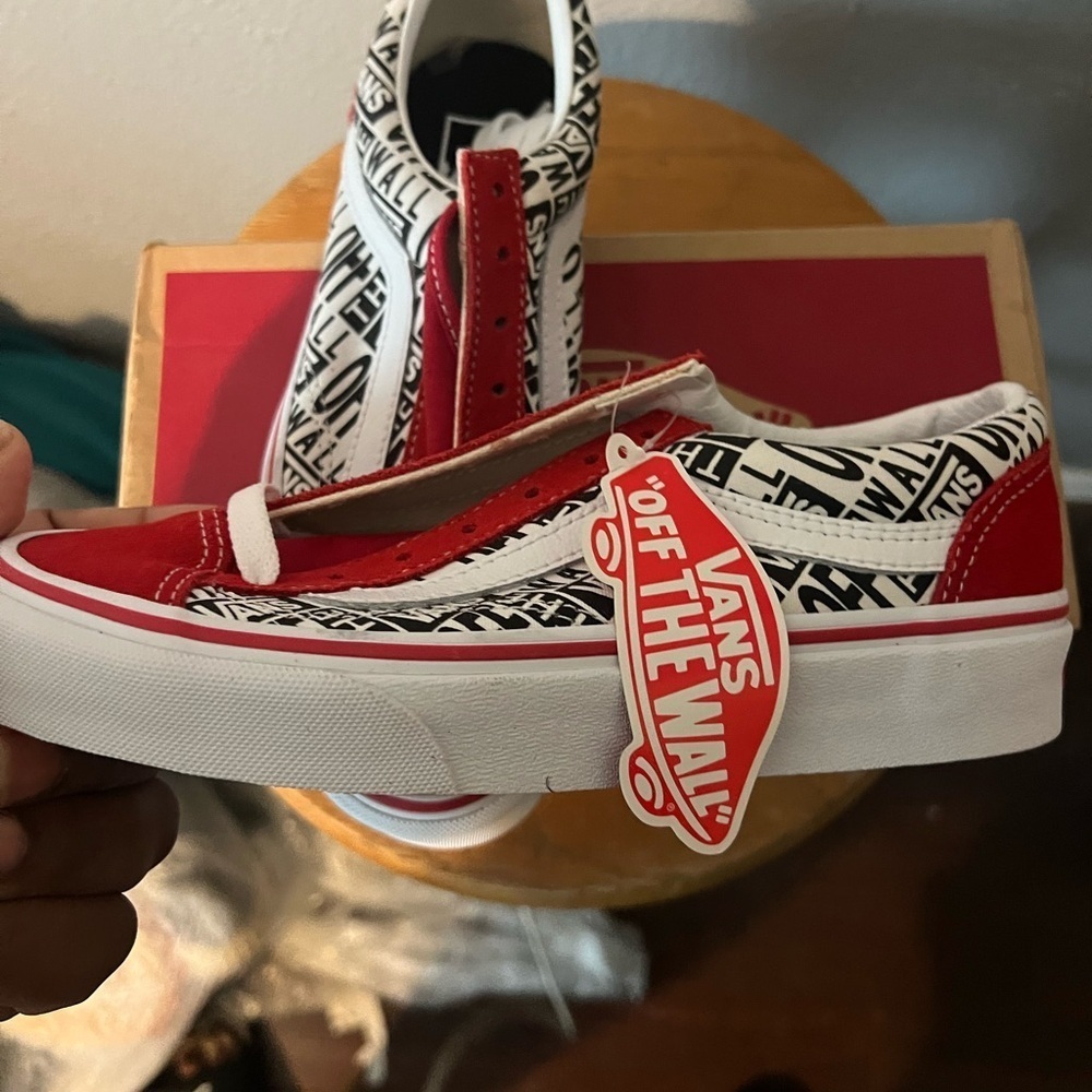 Vans kid size 4 fits lady size 5.5 dead stock - Picture 3 of 9